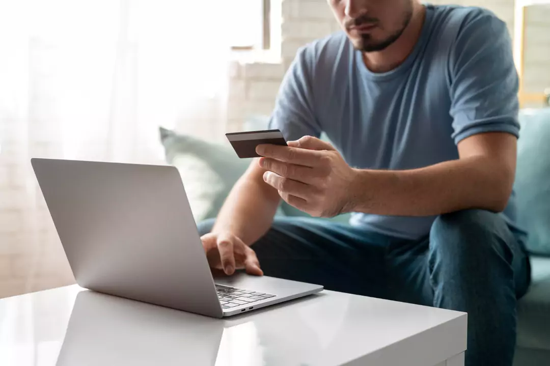 A customer books a golf cart rental online with a credit card.
